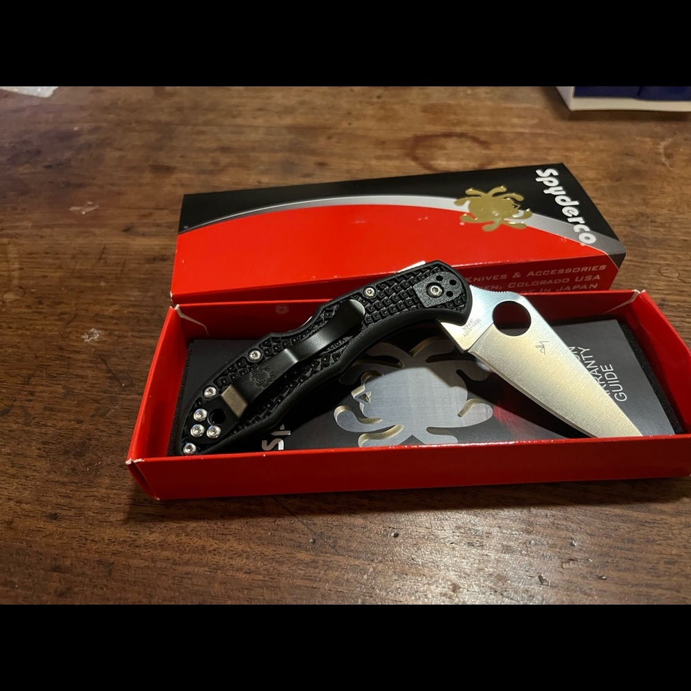 NWT Spyderco Delica FRN Handle